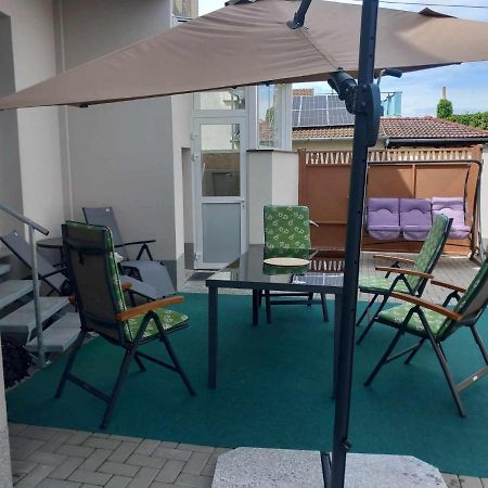 V Centru Apartment Lanzhot Ngoại thất bức ảnh