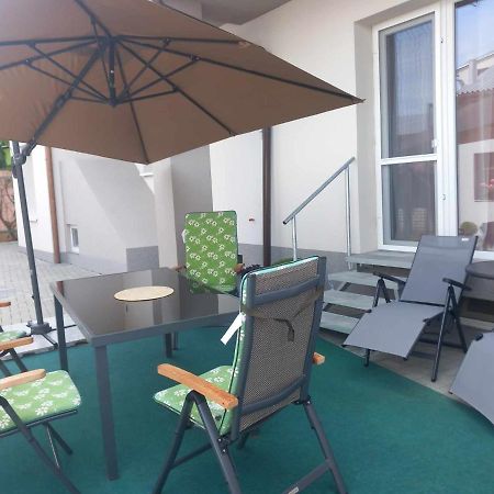 V Centru Apartment Lanzhot Ngoại thất bức ảnh