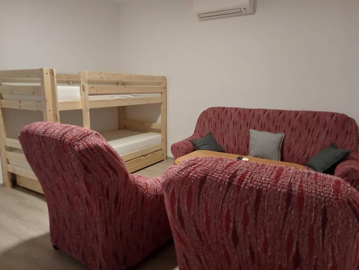 V Centru Apartment Lanzhot Ngoại thất bức ảnh