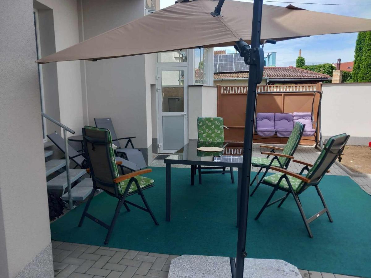 V Centru Apartment Lanzhot Ngoại thất bức ảnh